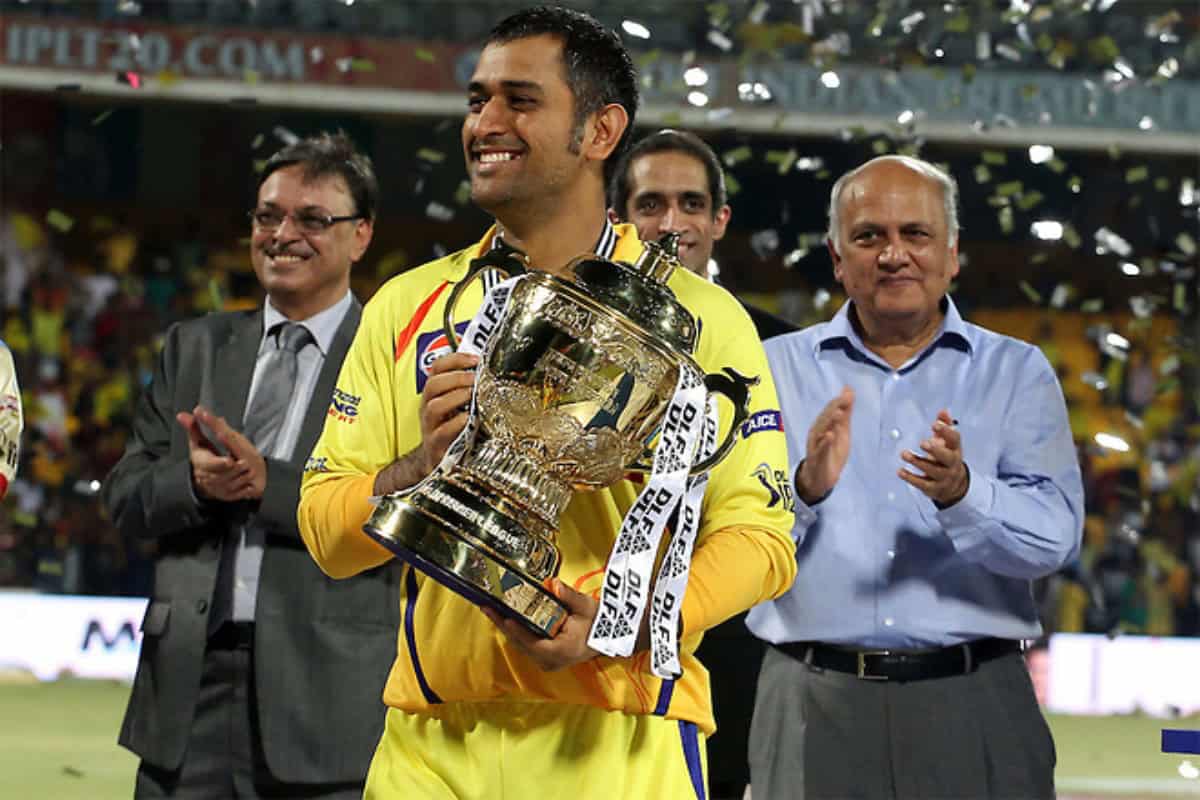 MS Dhoni with IPL Trophy
