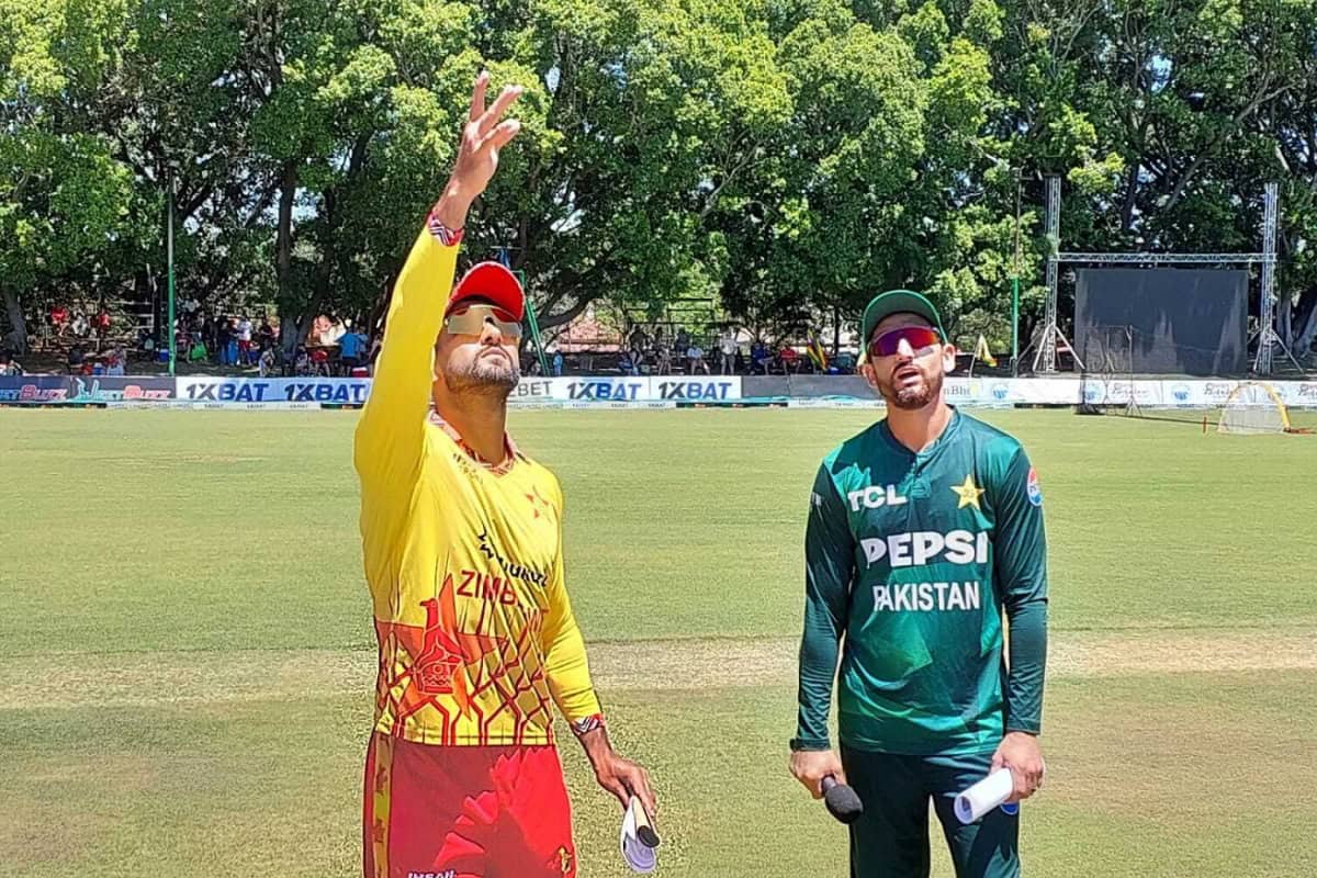 Sikandar Raza of Zimbabwe and Salman Agha of Pakistan at Toss