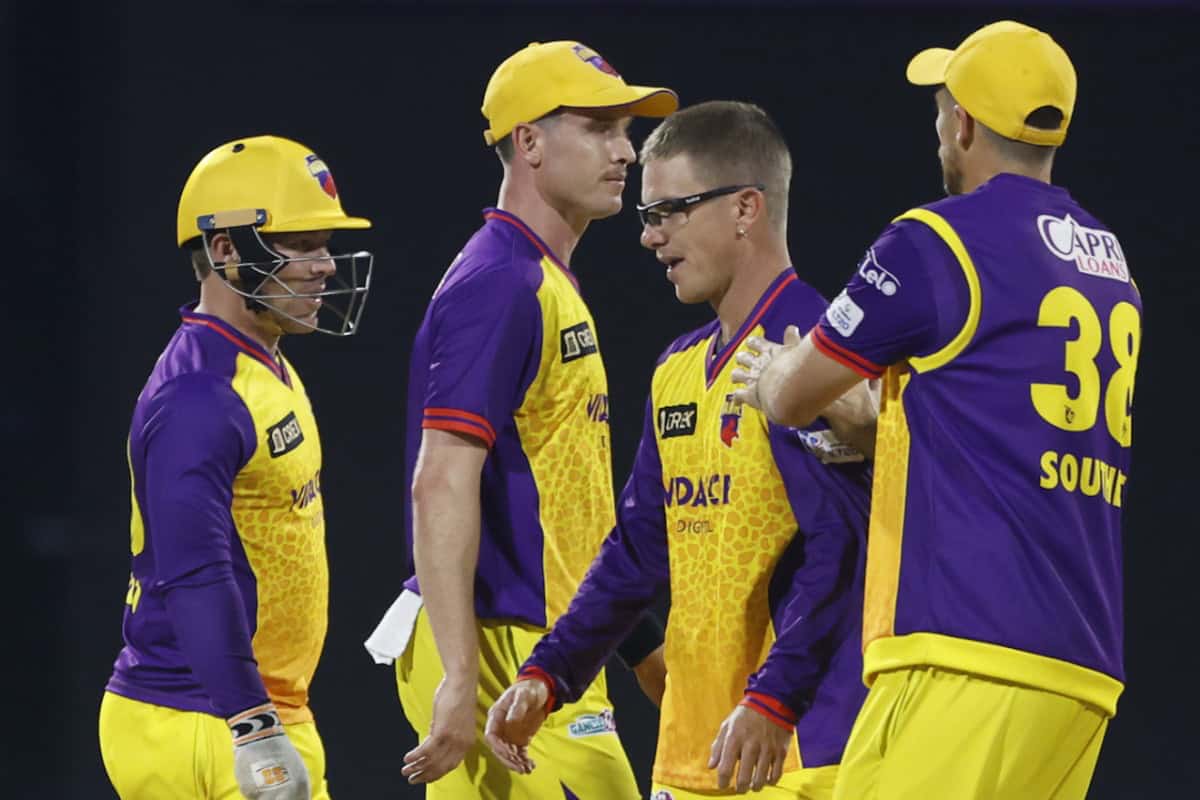 Adam Zampa (Sharjah Warriorz) celebrating with teammates