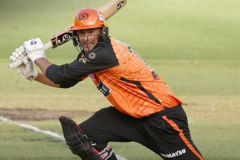 BBL 2024-25: Ashton Agar Saves Perth Scorchers from Collapse with Crucial Fifty vs Melbourne Renegades