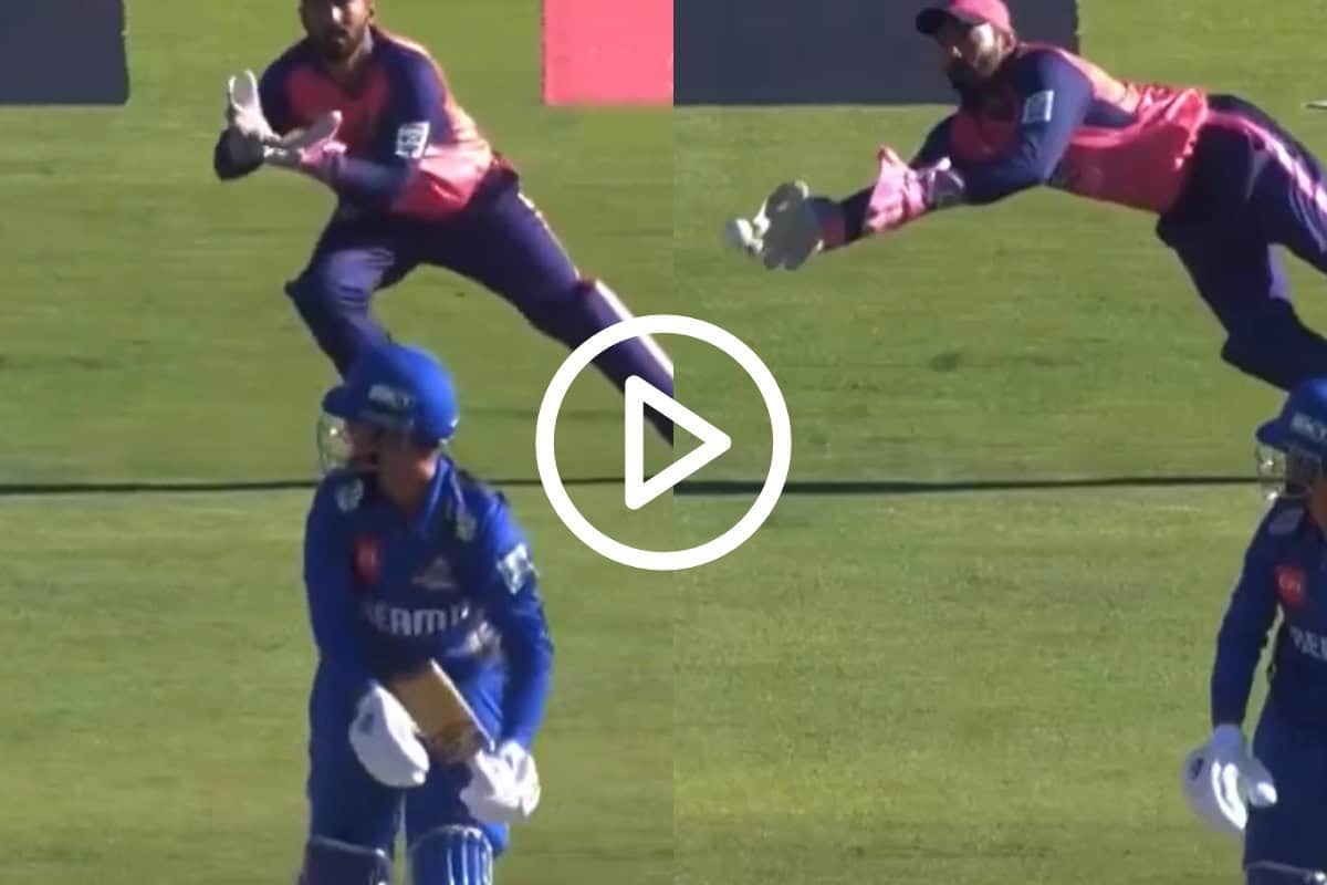 Dinesh Karthik Catch to Dismiss Azmatullah Omarzai in a SA20 Match Between Paarl Royal vs MI Cape Town
