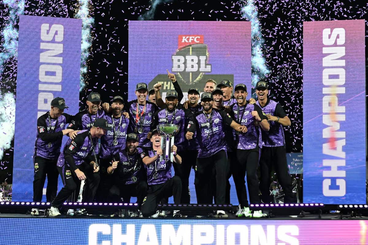 Hobart Hurricanes celebrate winning the BBL 2024-25 Final match versus Sydney Thunder