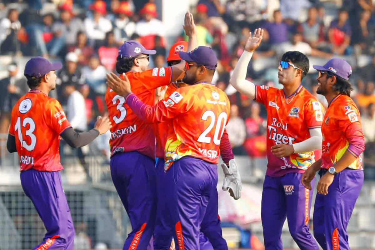 Jishan Alam of Durbar Rajshahi Celebrating with teammates