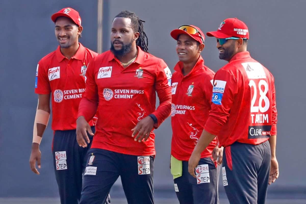 Kyle Mayers of Fortune Barishal Celebrating with Teammates in a BPL 2024-25 Match