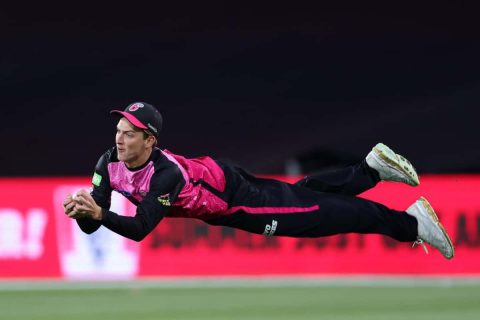 [Watch] Unbelievable! Lachlan Shaw’s Gravity-Defying Catch Dismisses Alex Ross in BBL 2024-25