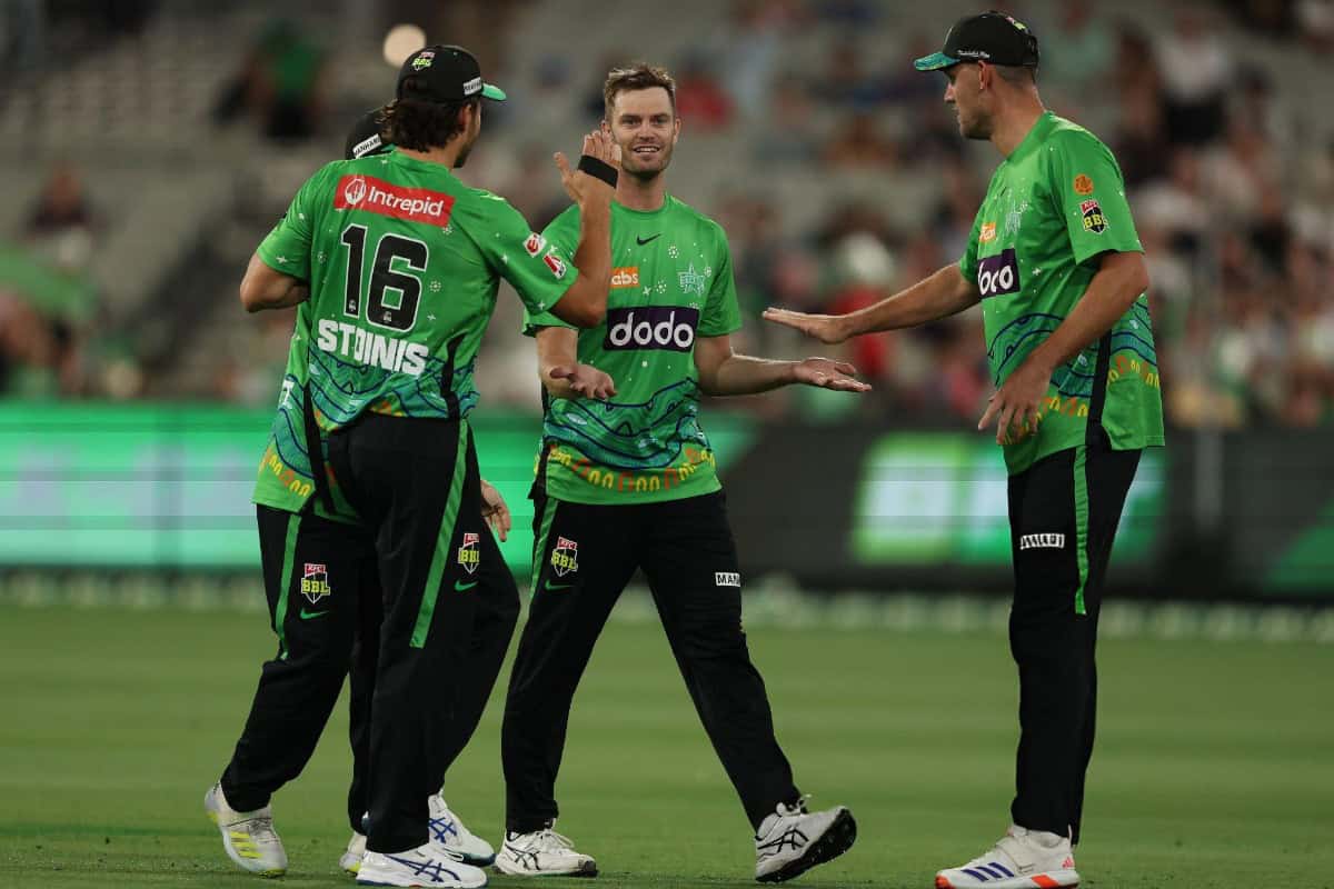 Mark Steketee of Melbourne Stars Celebrating with teammates