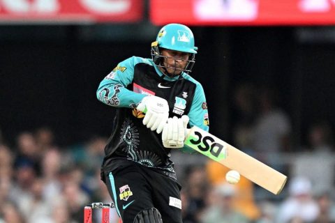 Usman Khawaja Goes Berserk on BBL Return, Smashes at 200+ Strike Rate