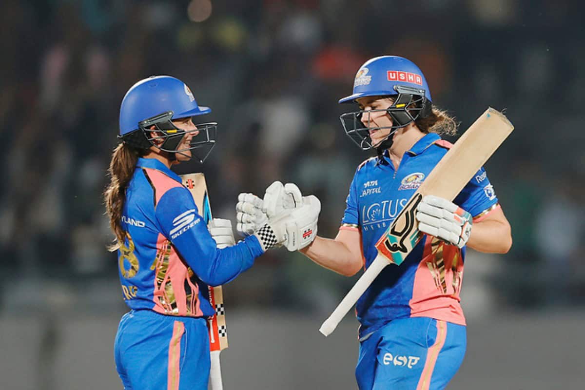 Amelia Kerr and Nat Sciver-Brunt (Mumbai Indians Women) Celebrating