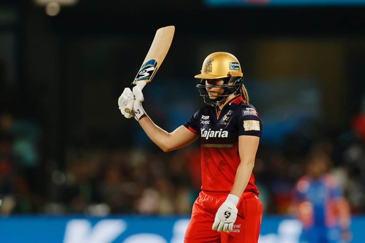 Ellyse Perry Celebrating Fifty in RCB vs MI Match of WPL 2025