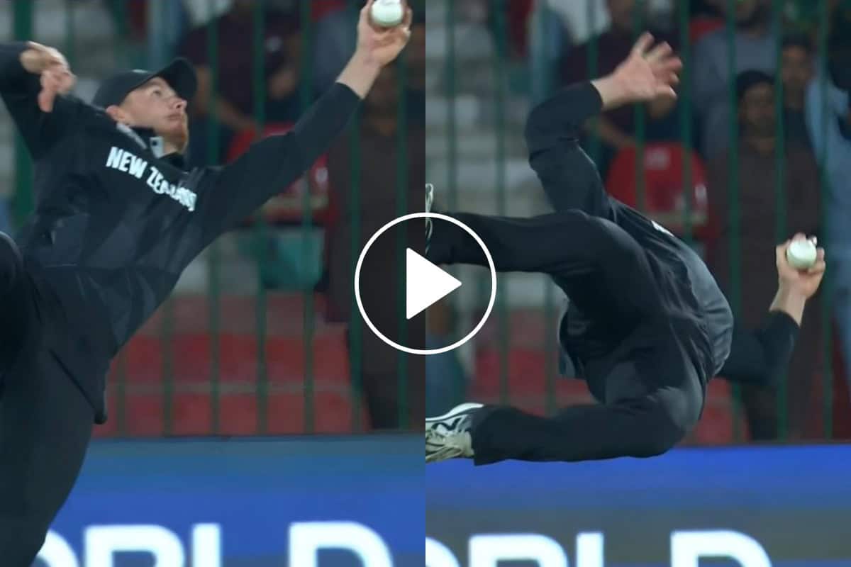 Glenn Phillips Brilliant Catch to Dismiss Mohammad Rizwan in Pakistan vs New Zealand Match of Champions Trophy 2025