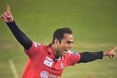 W, W, W, W! Mohammad Ali Wreaks Havoc with 4 Wickets in One Over – A Dream BPL Debut!