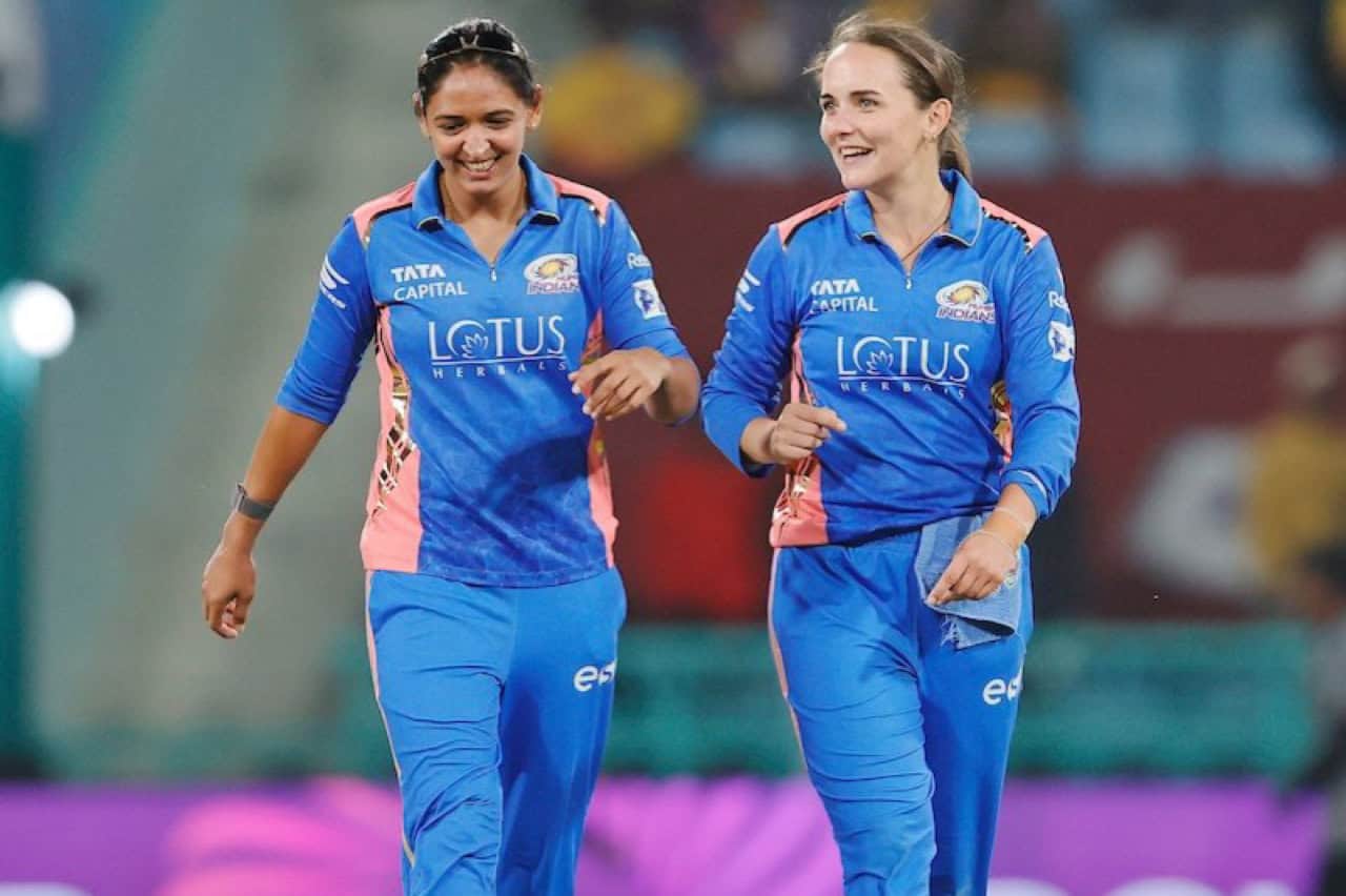 Harmanpreet Kaur and Amelia Kerr