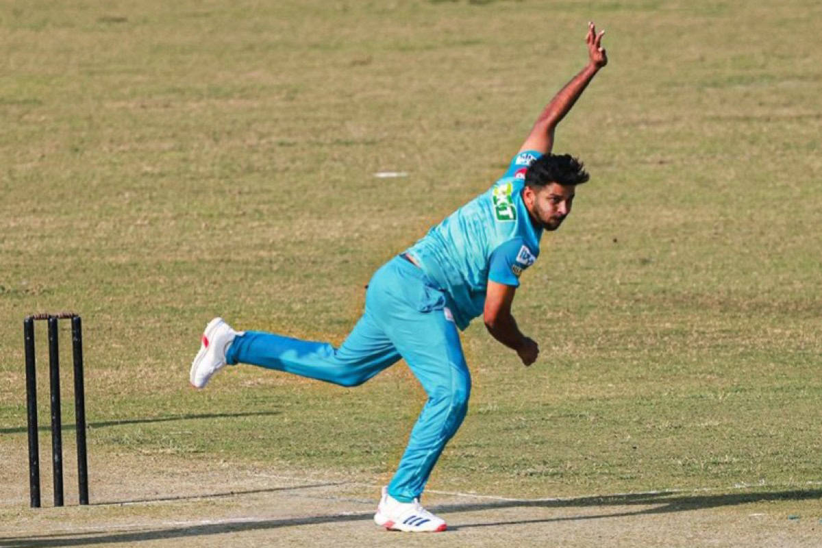 Shardul Thakur bowling in LSG camp